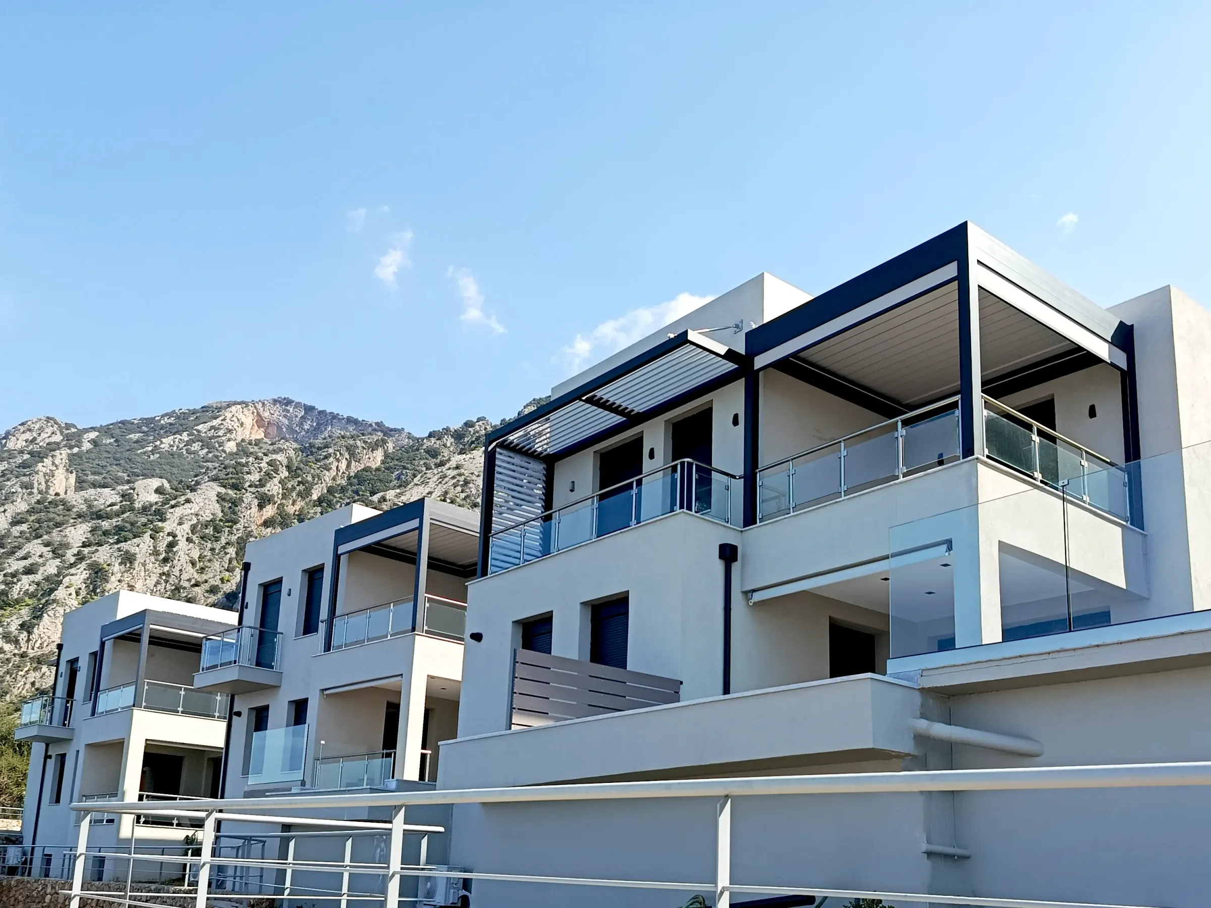 Bioclimatic pergola, Verga